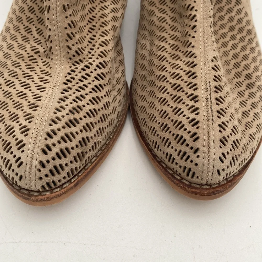 Vince Camuto Taupe Perforated Boots women 9M Casual suede office boho Y2K retro